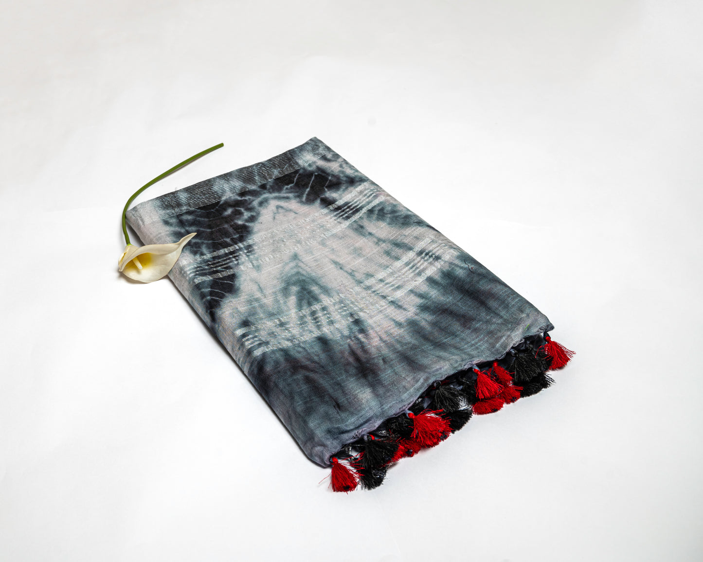 Crimson Twist - Stylish Tie-Dye Linen Saree
